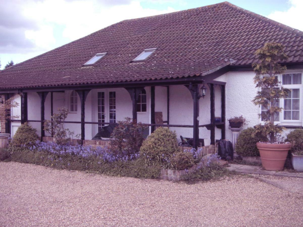 Bluebell Cottage Staines-upon-Thames Exterior foto